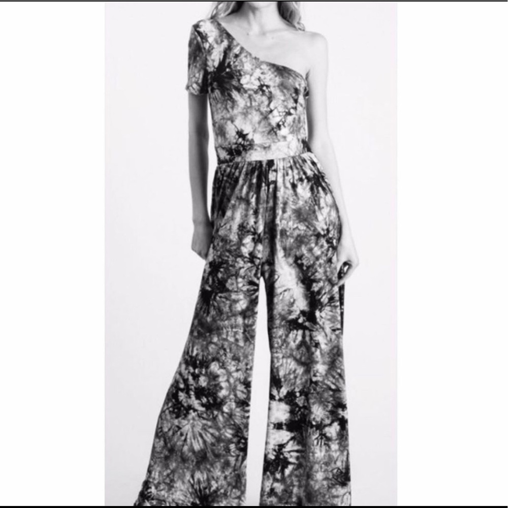 NWT JUMPSUIT See style notes for a high-end look✨